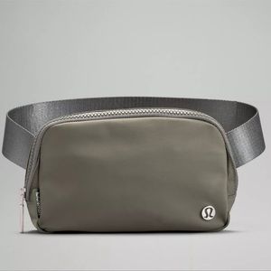 LULULEMON Everywhere Belt Bag 1L Grey Sage